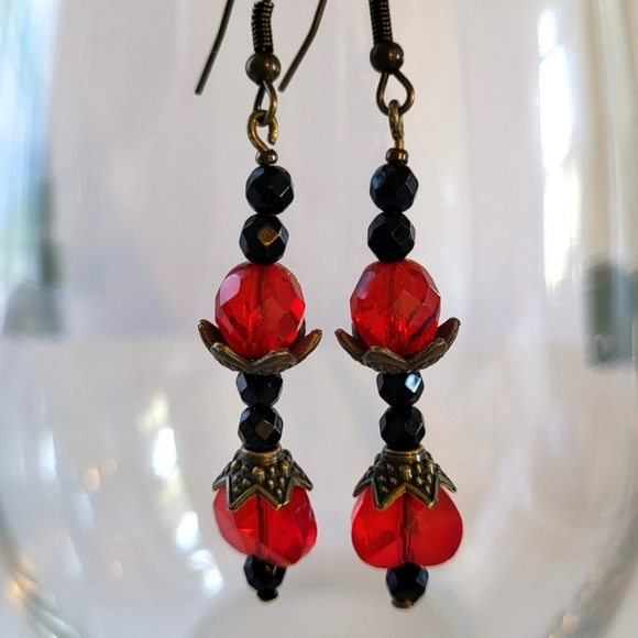 Victorian inspired faceted glass earrings, handcrafted - Picture 2 of 3